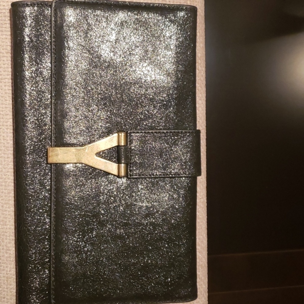 YSL Y logo black patent clutch